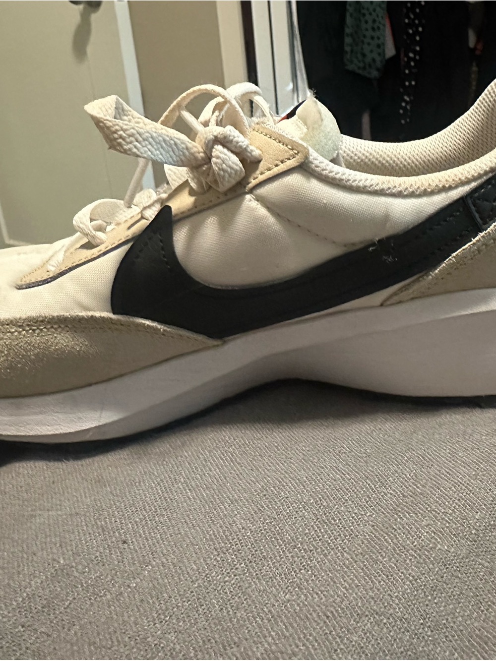 Nike Cream and Black Women's Sneakers